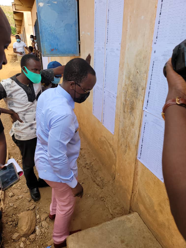 gouvbenin's tweet photo. Le #MPMEPE, #ModesteKEREKOU, a voté à l'EPP Tchirimina 1er arrondissement, commune de #Natitingou. #Vote229 #Gouvbenin #Wasexo https://t.co/gdbXggrnXK