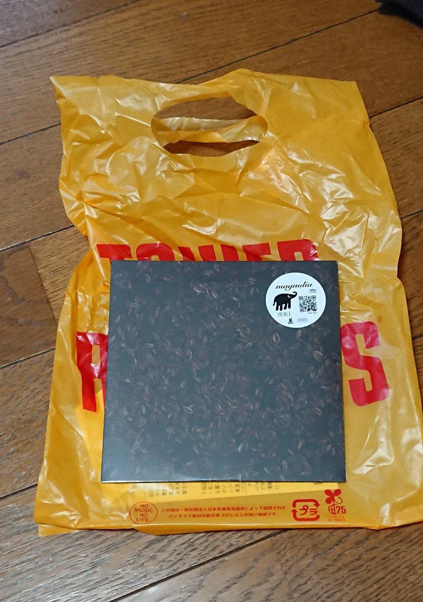 staydream25's tweet image. 予約して購入致しました。
前作は前には購入済みです。
後はライブ観たいなぁ、4/8も生きたかったなぁ。。
#YORIE