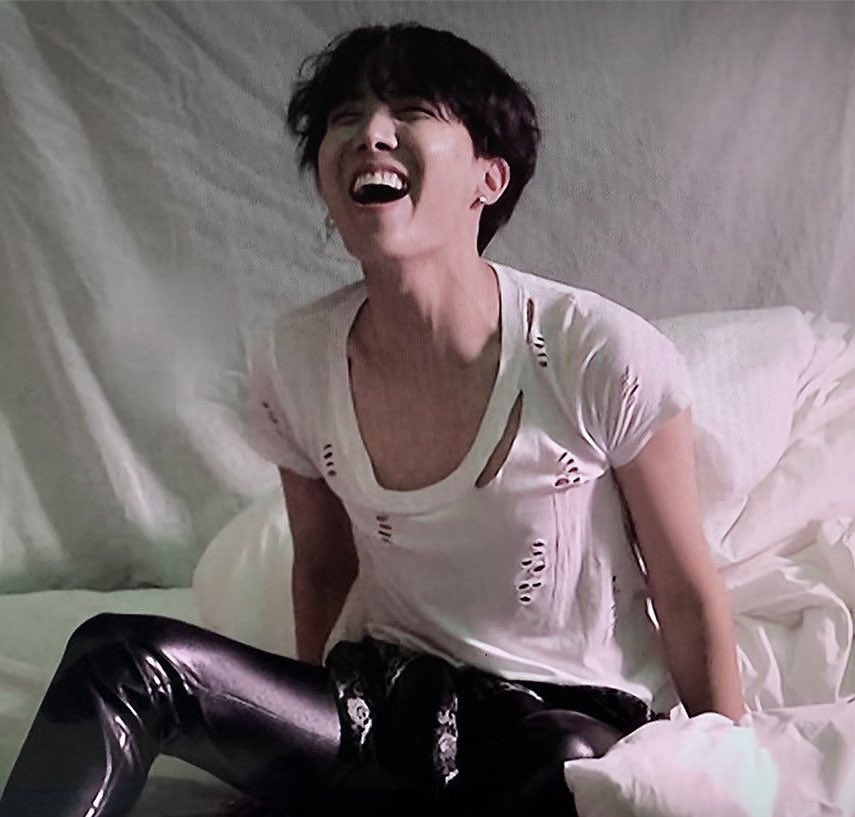 Lots and lots of Hoseok for all!   #FaveChoreography   #Dynamite  @BTS_twt   #iHeartAwards