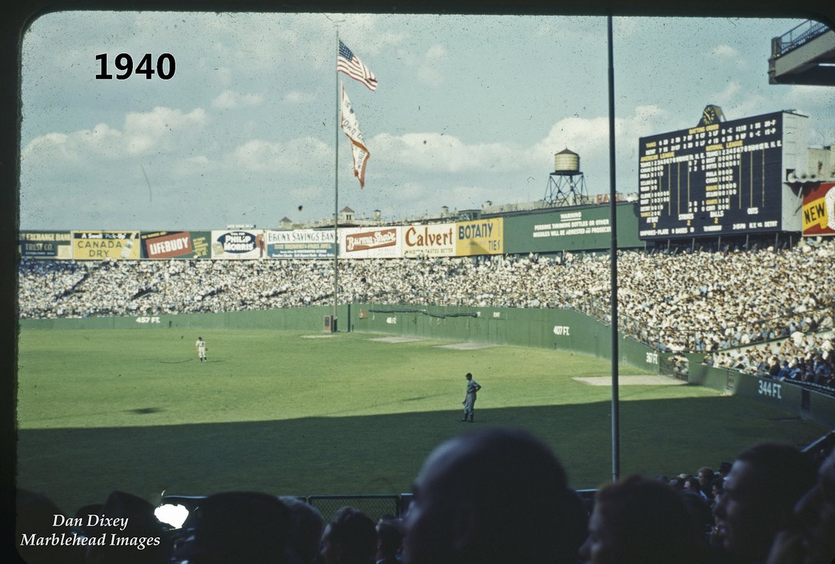 MarbleheadImage's tweet image. Yankee Stadium, Yanks vs Tigers Aug 20, 1940. Joe DiMaggio in center field. #yankees #BaseBall #History #DiMaggio Monument under flagpole. #NewYork