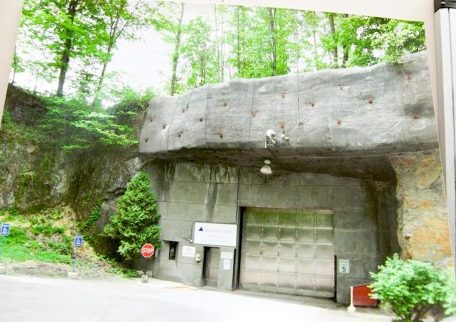 allan_cheapshot's tweet image. WWE houses over 125,000 tapes between two facilities, one in Stamford, CT, and another stored in a vault at Iron Mountain in New York State’s Catskill Mountains

If there’s a fire in the building, they have a gas that’s released. Foam fills up the room that saves a tape from fire