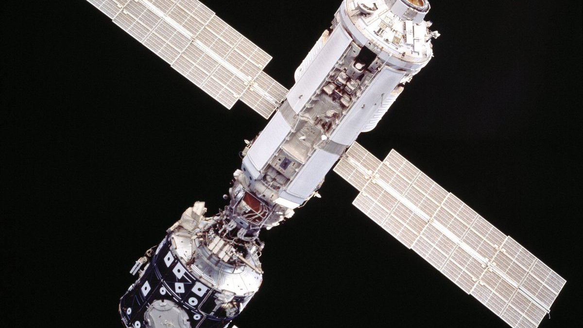 Функционально-грузовой блок (фгб) «заря»,. Модуль звезда 2000 мкс. Модуль заря мкс. Блок международной космической станции. Блок заря мкс.