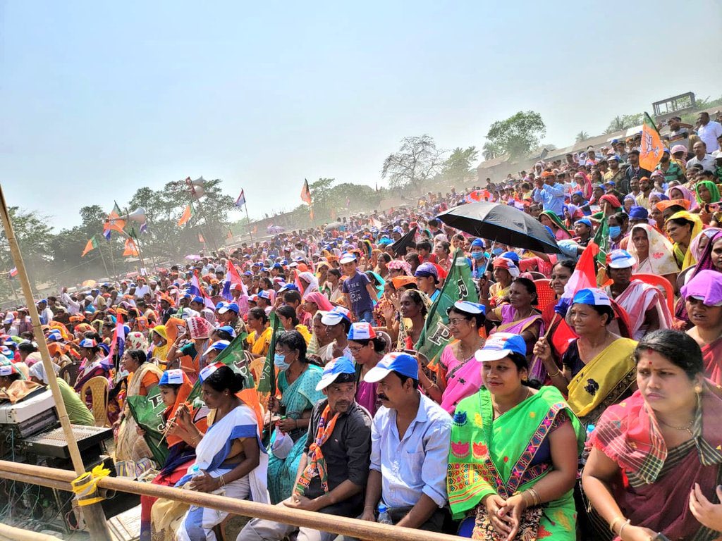 panku_'s tweet photo. So many different Indias live in one big India. https://t.co/9NwFCyoxRi