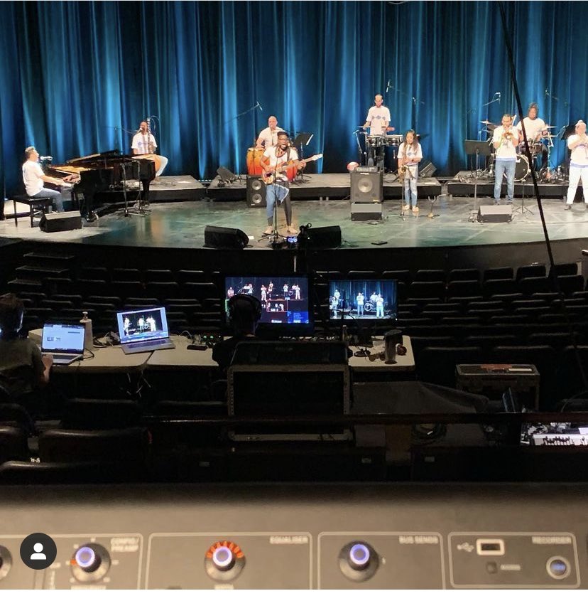 🛑🛑🛑 Bantü Salsa en live sur la scène du théâtre Da Vinci à Saint Léonard. Comme toujours Nous avons donné l’énergie nécessaire pour enjoliver votre week-end 💃🏽💃🏽🕺🏿🕺🏿 pour regarder le concert au complet     👉 youtu.be/iq9vNiORsuQ

#salsa #MusicBand #bantüsalsa #brass