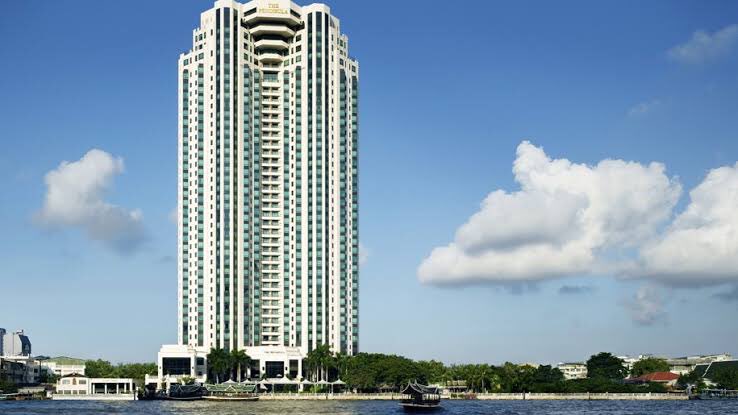 3. The Peninsula Bangkok, ChaoPhraya river. Five star hotel, pls try the “Peninsula Suite room” for the 360 degree view of Chaophraya river and try food at Meijiang Chinese restaurant   https://www.peninsula.com/en/bangkok/campaign/bangkok/special-offers