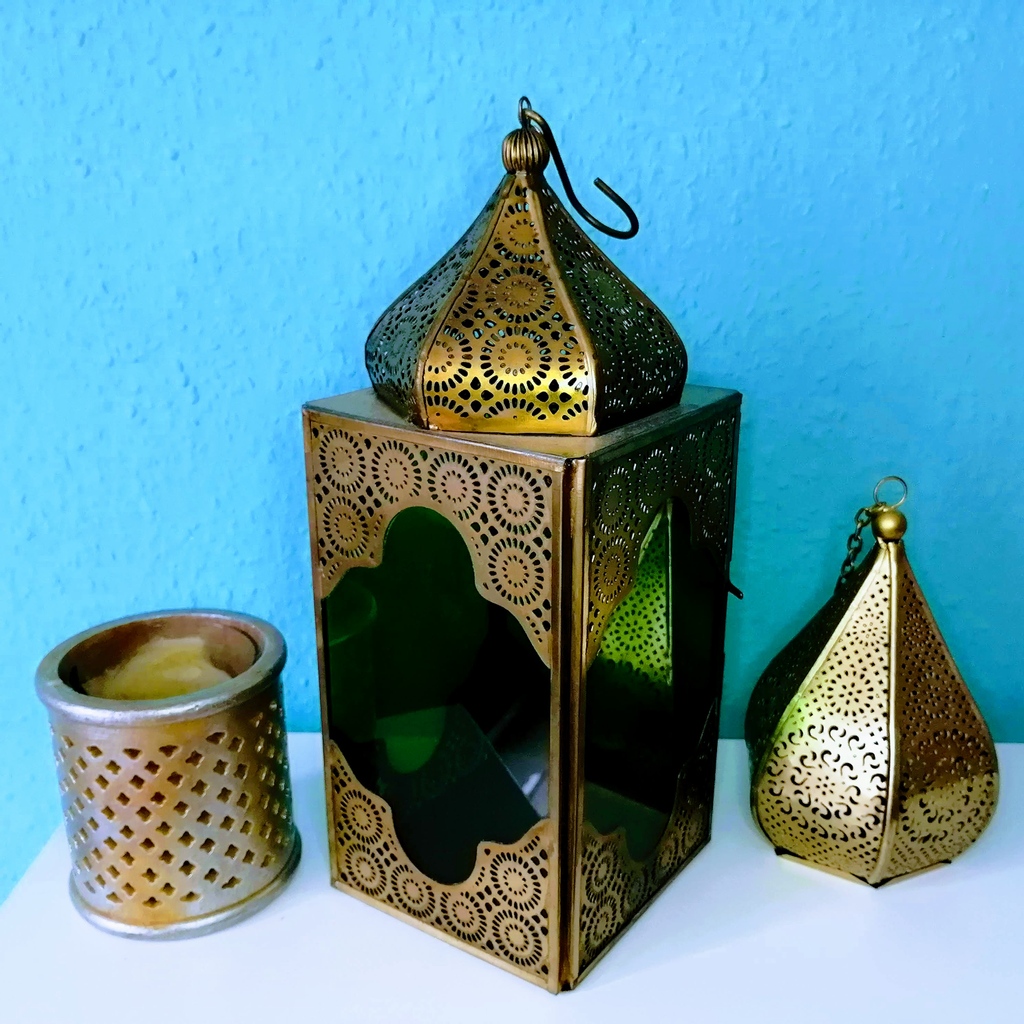 Sunday mood... I grab myself a book, have a tea and will light my candles at sunset time for some hygge feeling. 
#hygge #lanterns #oriental #india #hyggehome #cozyhome #boholifestyle #lightandbright #bohoinspiration #bohostyle #bohohome #boholiving #cozyvibes #hyggelife #boho
