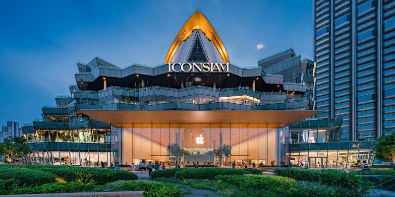 4. Iconsiamone of the largest shopping mall in Asia. Best view to see Chao Phraya river ( in the TN filming, it’s still under construction. It opened in November 2018) https://www.iconsiam.com/en 