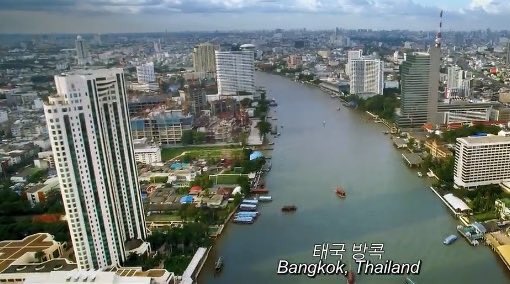 4. Iconsiamone of the largest shopping mall in Asia. Best view to see Chao Phraya river ( in the TN filming, it’s still under construction. It opened in November 2018) https://www.iconsiam.com/en 