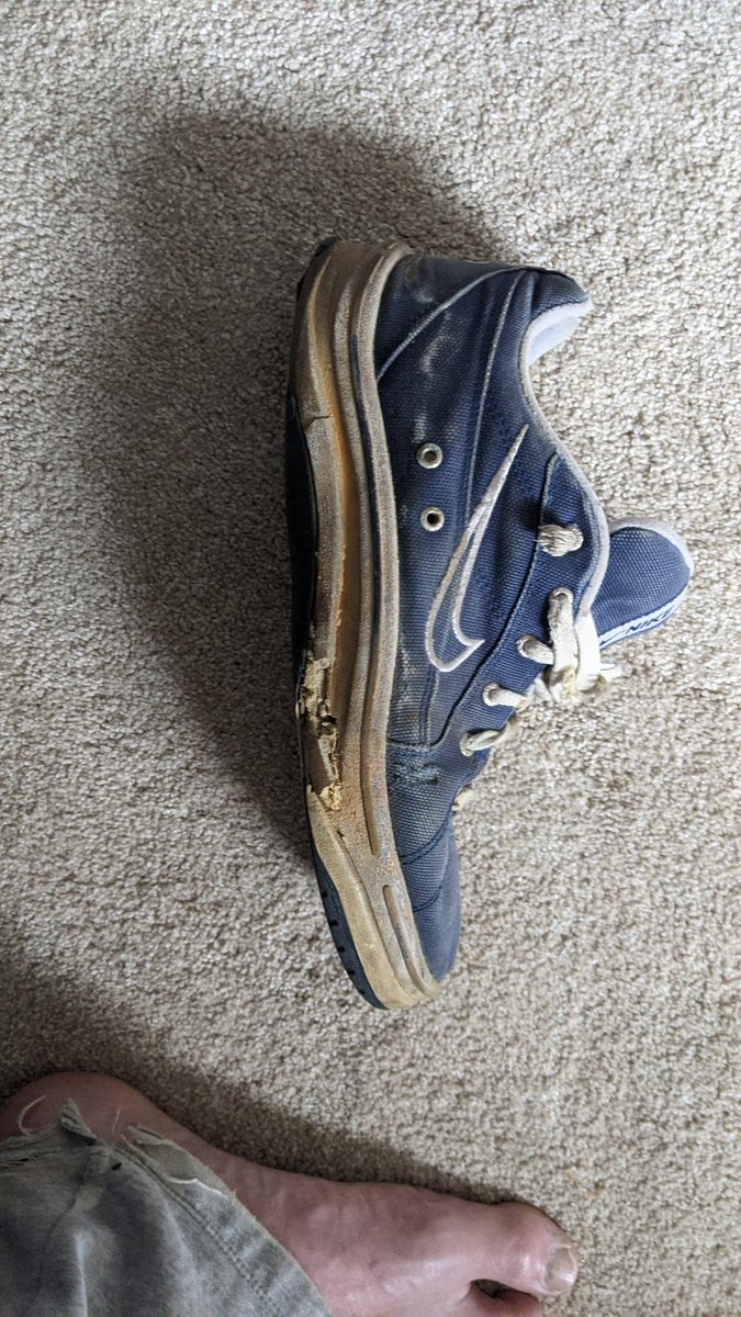 HaroldTAllen's tweet photo. @Nike can you tell me what style of shoe this is please. I need to find a replacement pair. https://t.co/T7wR7Yp1zL