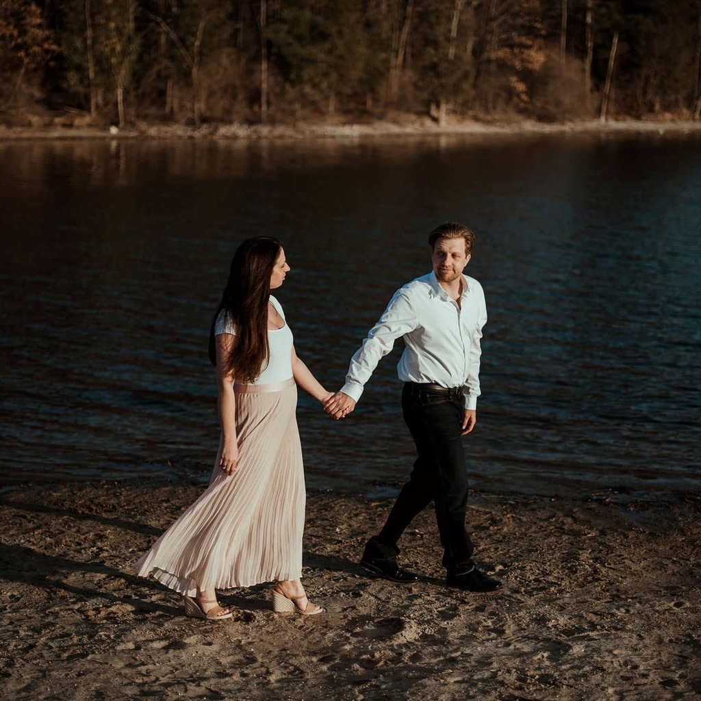 Another beautiful inland lake in Michigan. And another beautiful couple in love 😀.
.
.
.
.
.
.
.
#togetherjounal #exploretocreate #rfwppi #junebugweddings #photobugcommunity #engagedlife #lookslikefilm #emotionalstorytelling #couplesgoals #connection… instagr.am/p/CNhzoUtjip2/