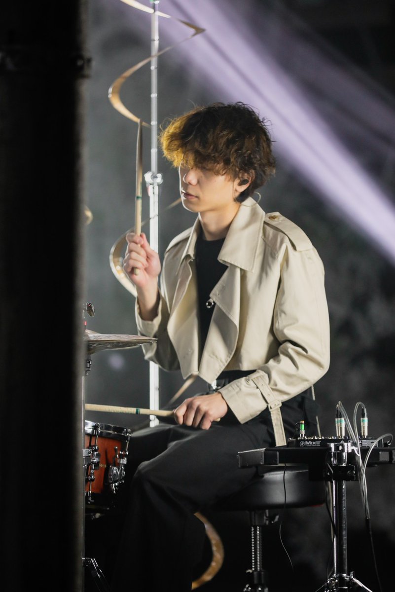 公式 Love Music Cmの後は 独創的な世界観を放つ3ピースバンド Co Shu Nie 今話題のアニメエンディング主題歌 Give It Back フルサイズでお聴きください コシュニエ Lovemusic
