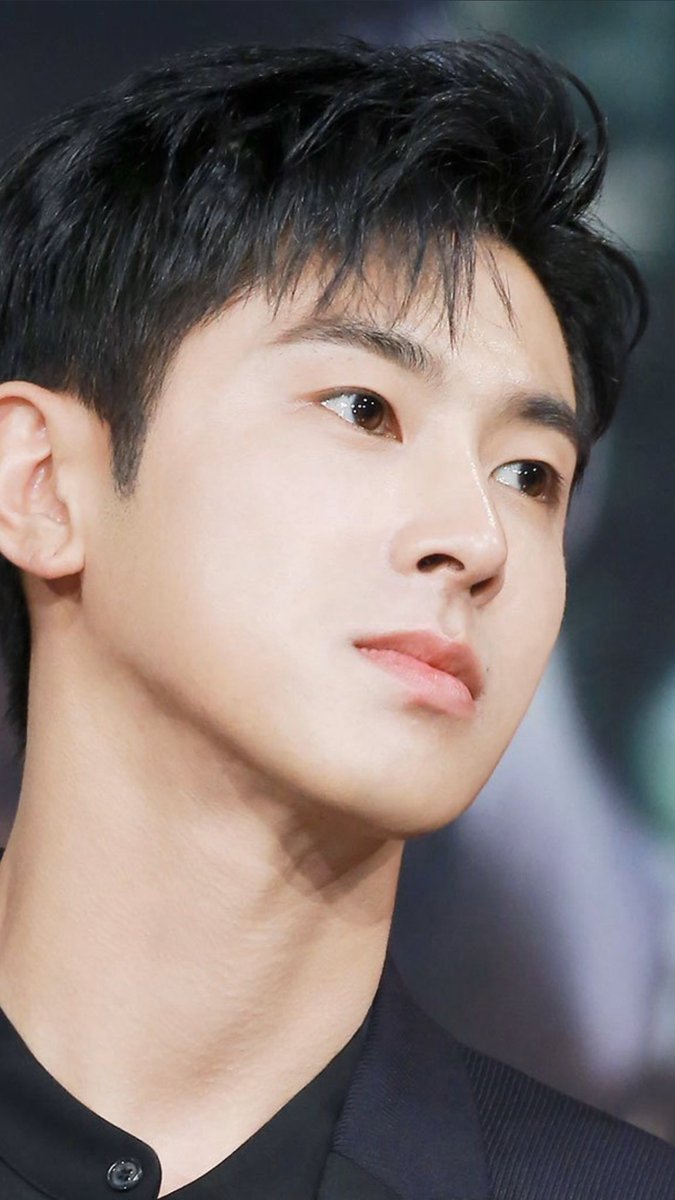 A thread of Mr Jung gorgeus side profile   #YUNHO  #TVXQ  #Tohoshinki  #We_will_wait_Yunho  i cried when i look at this pic  so flawless 