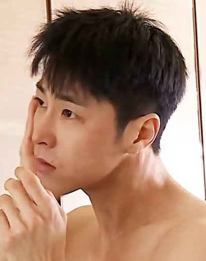 A thread of Mr Jung gorgeus side profile   #YUNHO  #TVXQ  #Tohoshinki  #We_will_wait_Yunho i edit this SC just so we can focus on his face  it's a bit dangerous for heart to show the full pic