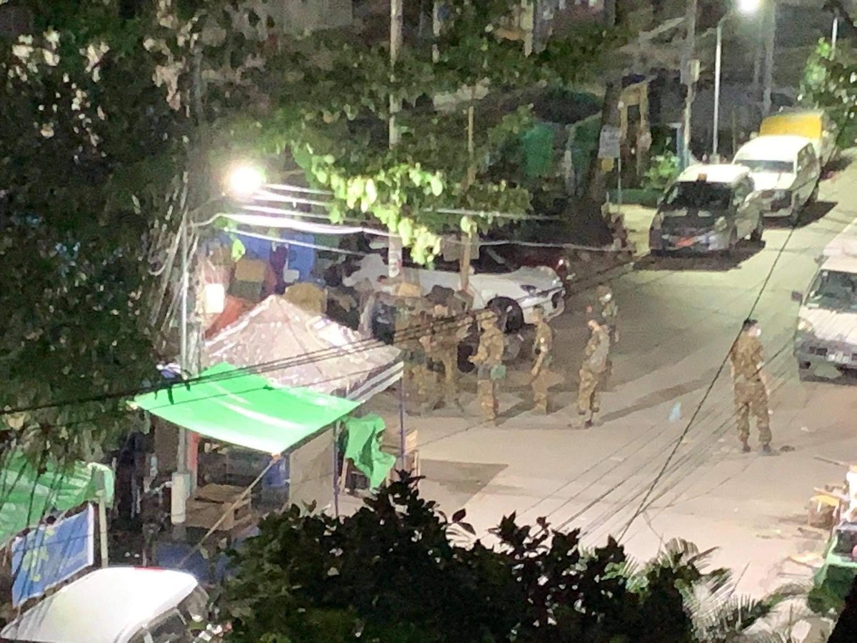 hannayuri_twt's tweet photo. Three military vehicles arrived in #Tamwe ,Yangon.Military-sponsored thugs are raiding people's homes, searching every building and smashing doors open.
#Apr11Coup 
#WhatsHappeningInMyanmar https://t.co/Y15xtA4l90