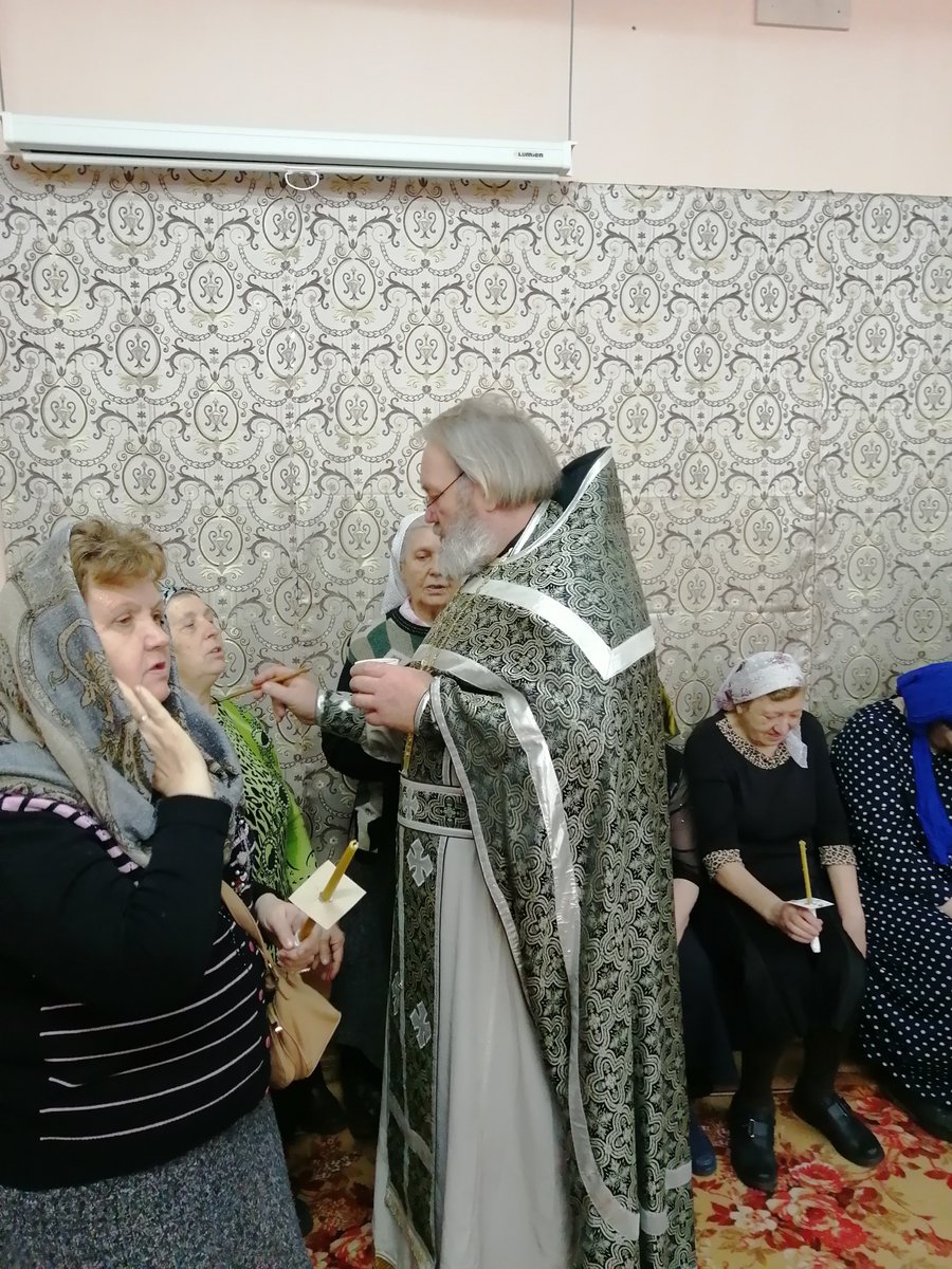 Таинство Елеосвящения (Соборование) проводит настоятель храма иерей Александр Баранов.
Соборование — одно из семи Таинств Православной Церкви. Соборование совершается для исцеления духовных и телесных недугов, а также дарует оставление тех грехов, о которых человек забыл.