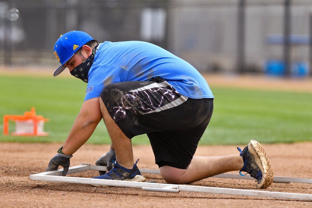 2mduffel's tweet photo. Getting the last minute touch’s added to #HardtField for the final game of the four game series. @CSUB_Baseball vs @ucdavisbaseball
Big shout out to the grounds crew. This field is in awesome shape!
#PlayBall
@CSUBAthletics @BigWestSports @NCAACWS https://t.co/SisGXsDAHl