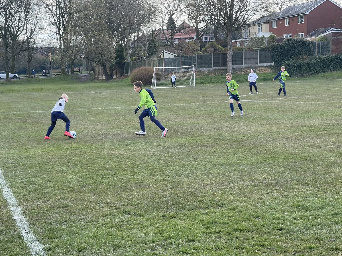 mossbankjfc's tweet photo. #MossBankJFC our U9s Whites in action yesterday on the @LeasingOptions Pavilion v @AfcBurnden in a great game in the @CPLGrassrootsUK โฝ๏ธ well done to both teams โฝ๏ธ๐๐ Jacob getting MoTM for the Whites ๐โฝ๏ธ #DPSFinancialPlanning #JRLee #upthebank #GSR https://t.co/pOflIMXCDc