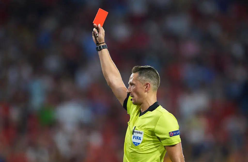 Pico referencia Hacia 🇲🇽Santiago Creel on Twitter: "Como en un partido de fútbol, cuando el  árbitro saca la tarjeta roja el jugador se va. Al árbitro se le respeta.  https://t.co/jI1BcfQYAc" / Twitter