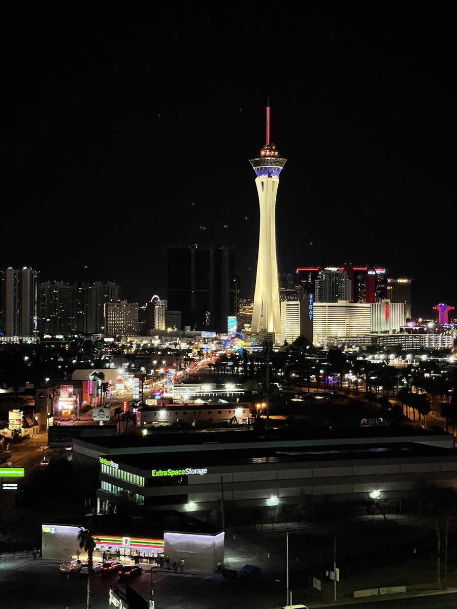 DanicaTormohlen's tweet photo. Unofficial meetup of the #WEIN last night in Las Vegas while I’m in town for #GMID21 & #LVMkt. So good to see @stephselesnick. We had a great meal & dessert, listened to some live music & enjoyed the view. Thrilled to get into this downtown gem where @Usher was in the house. https://t.co/Eo3bq8I3Of