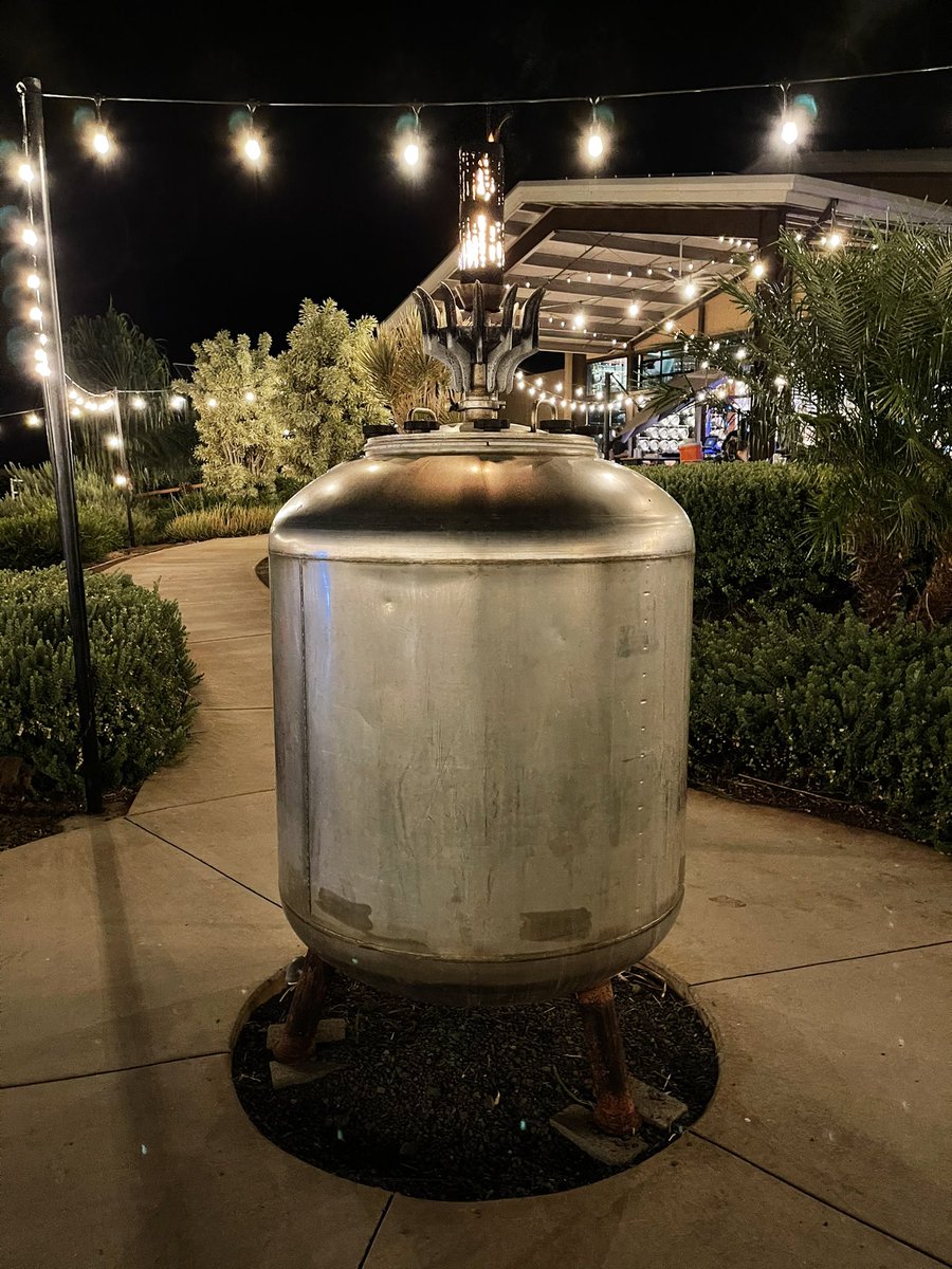 rachellipsky's tweet photo. Last night @mauibrewingco in Kihei #MauiBrewingCo #CoconutPorter #CoconutWireless https://t.co/dBHlPcrRVT