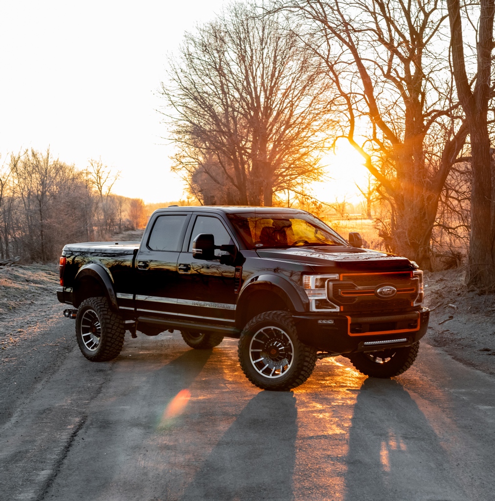 Watching the Sunrise in the Ford F-250 Harley Davidson Edition by @tuscanymotorco 
-
𝐅𝐨𝐫 𝐌𝐨𝐫𝐞 𝐈𝐧𝐟𝐨: l8r.it/WipD