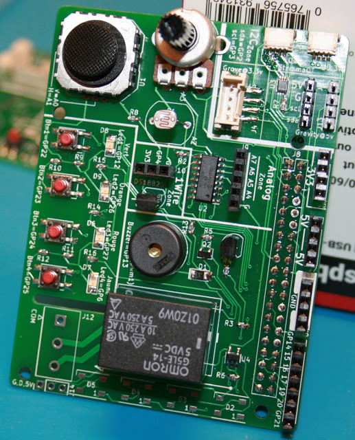 framboise314's tweet image. Grâce à Dominique de MC Hobby le projet #LudikHAT #multifonction @Raspberry_Pi  avance ! Les premiers protos sont pratiquement terminés. Un bon outil d&apos;apprentissage qui sera bientôt disponible. Pour en savoir plus : arduino103.blogspot.com/2021/03/ludik-… et framboise314.fr/bientot-une-ca…