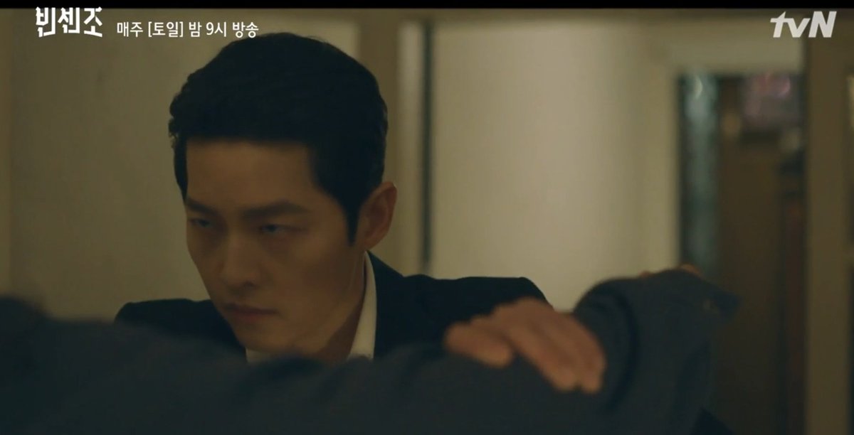 SJK_KiTH's tweet photo. เป็น EP ที่ได้เห็นการแสดงผ่านสายตาของจุงกิ แบบหลากหลายอารมณ์ความรู้สึกมากฟ

ดีใจ เศร้า มีความสุข โกรธ และเคียดแค้นจากก้นบึ้งลึกของหัวใจ

สายตาที่แฝงไปด้วยความแค้น ไร้ปราณีคือที่สุดจริงๆ

#SongJoongKi #송중기 #Vincenzo
#ซงจุงกิ #빈센조 #VincenzoEp16 https://t.co/Tn55hExKa6