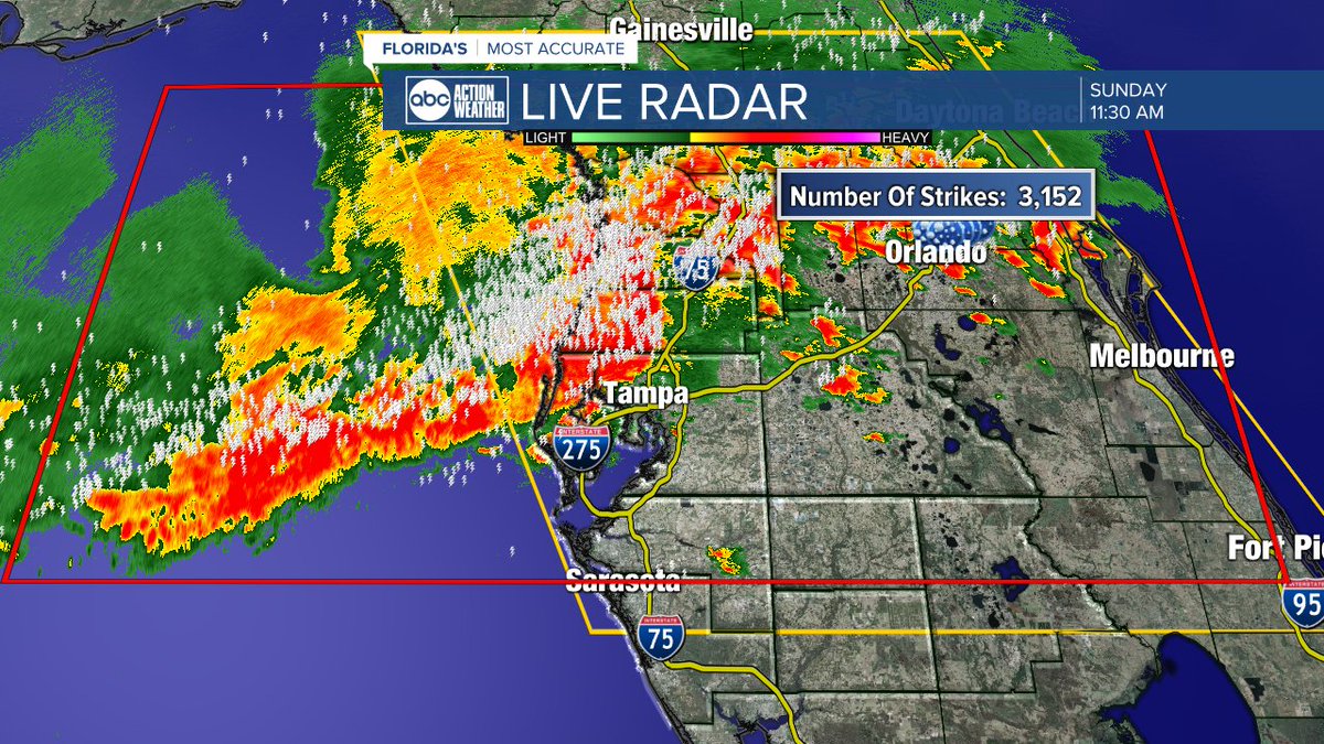 DenisPhillipsWx's tweet photo. That's a lot of lightning out there! #ArkAlert https://t.co/T5ZSiNwwBd