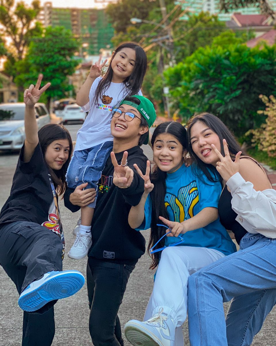 ranzkyle's tweet photo. Like branches on a tree🌳 we may grow in different directions, yet our roots remain as one #NationalSiblingsDay https://t.co/EfPboiWX9H