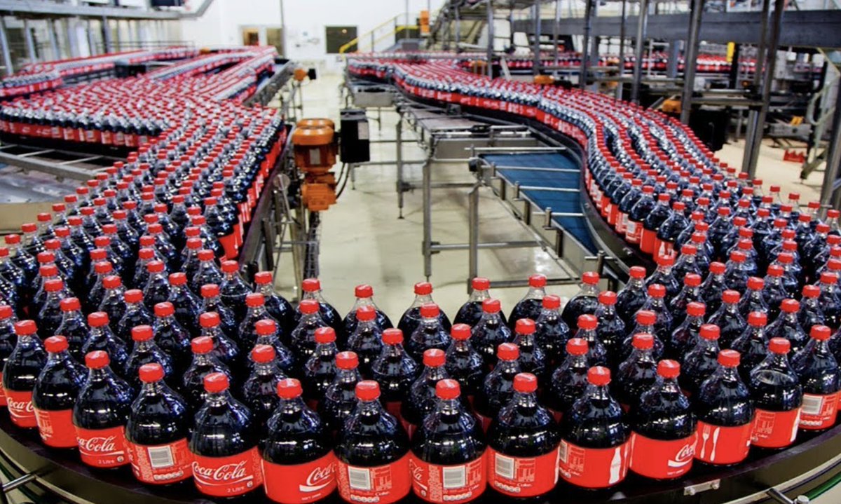 7/ Soda bottling plants The rotary milking parlour was invented in the 1930s. It was the most efficient way to milk cows. Soda bottling plants have a similar set up (*I'm not actually sure the direction of the borrowing here...feel free to @ me).