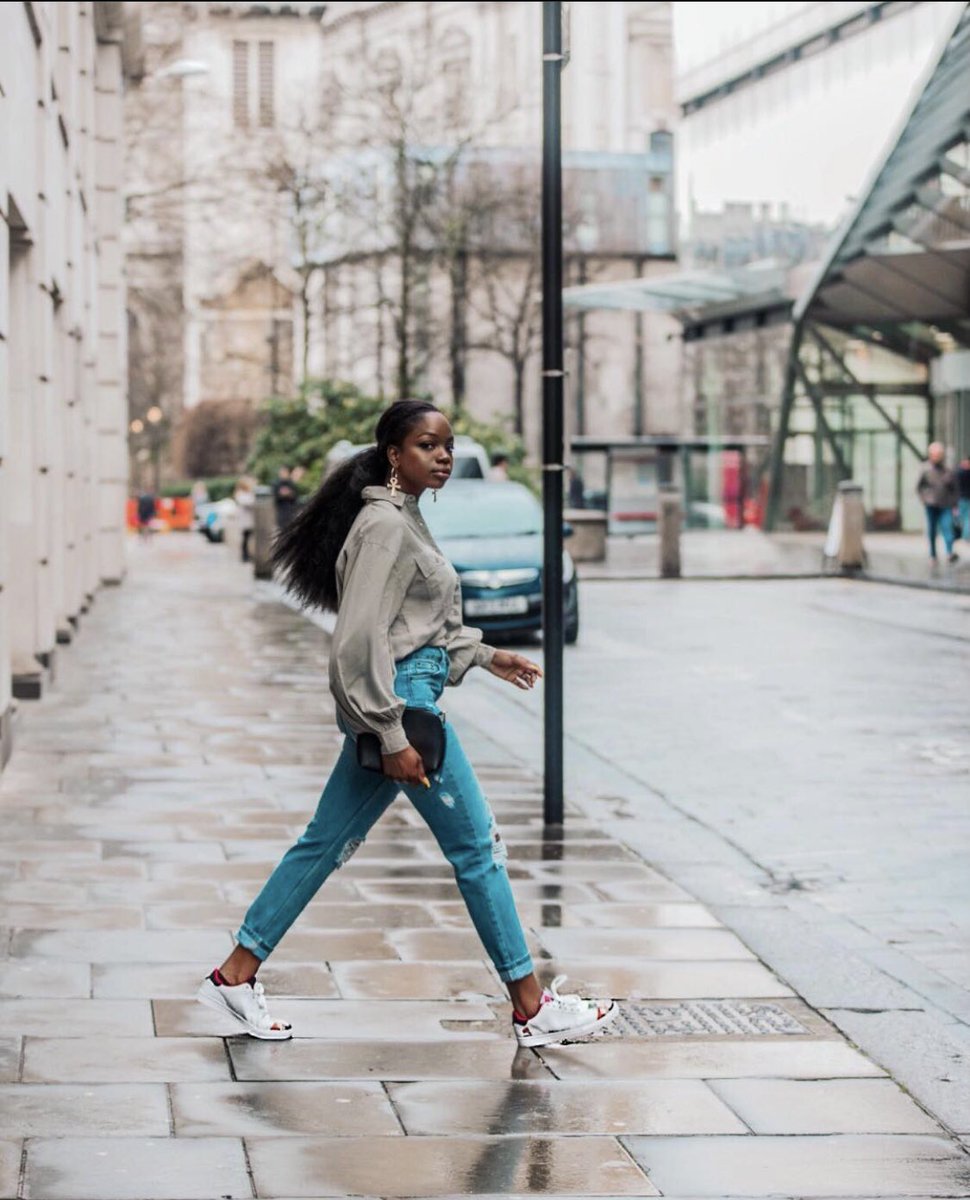 We are taking this week with the right attitude and comfortable shoes only;  a pair of sneakers from KEEXS