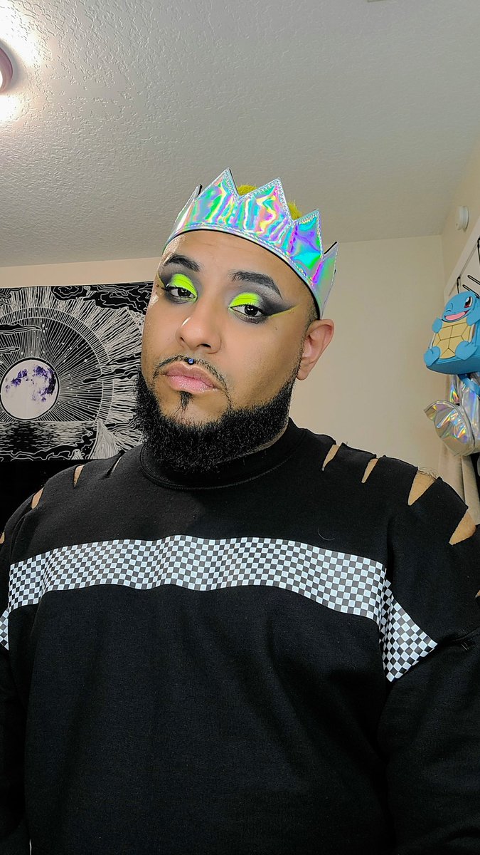 MeowMeow0408's tweet image. Final bday weekend outfit! 🎂✌️😋
Crown: @EyeHunee 
Crop top: @Marek_Richard
Pants: Custom made by Kevin Arnett / KingslandCollective. 
Makeup: Three Cheers for Sweet Revenge palette from @HipDotCosmetics and Ka-Boom! electric shine pigment from @litcosmetics