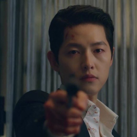 akie428's tweet photo. Those eyes speak for himsself👏👏can’t wait for the next episode #VincenzoEp16 https://t.co/ru0HOzjyv9
