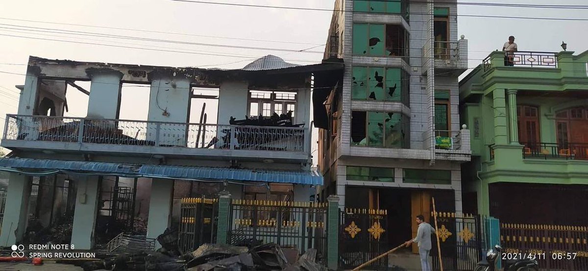 AyeZarWin1's tweet photo. The house at UTharKhin Road intersection that Junta SAC set on fire at 8:00PM on April 10 was completely burnt down. Military thugs are robbing ppl's properties, destroying ppl's belongings and killing the civilians with the help of weapons.
#Apr11Coup
#WhatsHappeningInMyanmar https://t.co/ictfN1gdLh