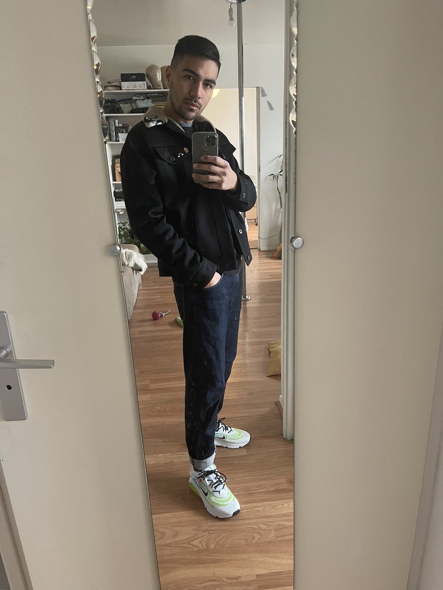 themissdrinks's tweet photo. I have new shoes!
And Lulo is bored on his couch! https://t.co/YZmybgegSm