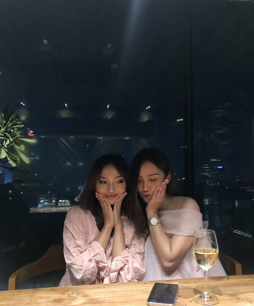 vpyuri's tweet photo. fine dining w/ my beloved fine women.. so ready for the Monday💓 https://t.co/rt3mokAk8D