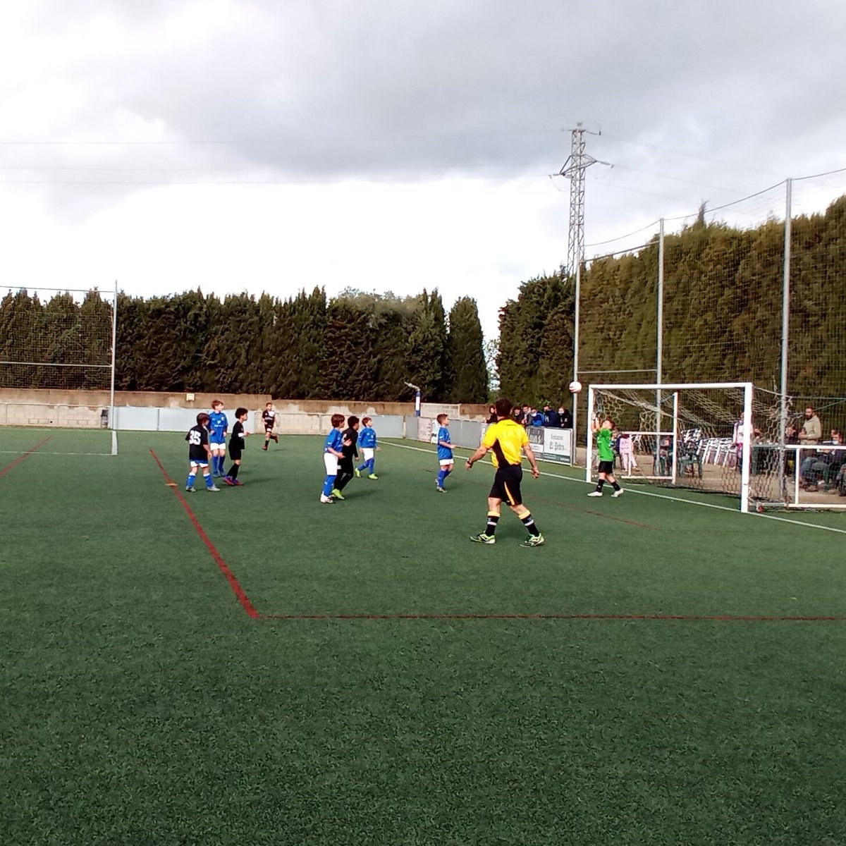 BENJAMÍ - MONELLS AE "C"

Victòria del visitant que ha acabat golejant. Els atlètics han encarat el partit amb 6 jugadors i per evitar suspendre el partit, divendres es va pactar que el <a href="/AEMONELLS/">AE MONELLS</a> rotaria un jugador.

Agraïm el gest i així els jugadors han pogut gaudir del partit