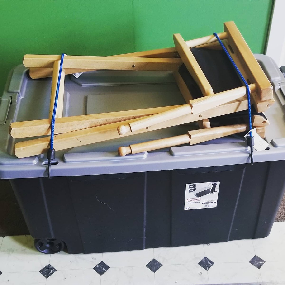 samthedmkemp's tweet image. I have a #prodm gig today, and I finally got a case to hold all my gear! Gaze upon my industrial tub of holding! #dnd #ttrpg #dungeonsanddragons