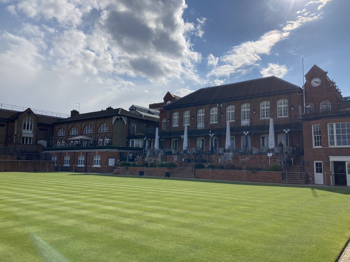 Tennistors's tweet image. So good to be back playing #LTANationalLeague for @TheQueensClub again. Looks can be deceiving; it actually snowed ❄️ during the doubles! Top start for the girls and match teas return next week 🍰 yessss!