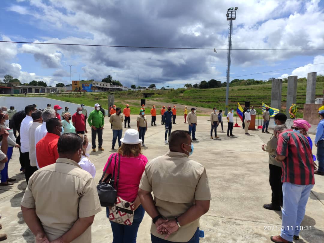 José Ramón Rivero (@joseriveropsuv) on Twitter photo #11Abr Desde la plaza Bicentenaria, en el histórico Cerro El Gallo en San Félix, lugar donde nuestro general en jefe Manuel Piar lideró la Batalla de San Félix, hoy honramos 204 años de esta gesta... <a href="/NicolasMaduro/">Nicolás Maduro</a> <a href="/comandosergioh/">Sergio Hernandez</a> #RebeldíaBicentenaria #PiarAlPanteónNacional #11Abr Desde la plaza Bicentenaria, en el histórico Cerro El Gallo en San Félix, lugar donde nuestro general en jefe Manuel Piar lideró la Batalla de San Félix, hoy honramos 204 años de esta gesta... <a href="/NicolasMaduro/">Nicolás Maduro</a> <a href="/comandosergioh/">Sergio Hernandez</a> #RebeldíaBicentenaria #PiarAlPanteónNacional