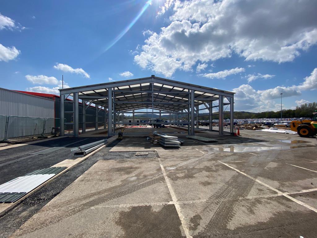 FirstFixGroup's tweet photo. #britishcarauction #bristol #portbury
20x20-4 m #eaves .
Big wash bay now being #sheeted . https://t.co/Tu6u7w6tmy