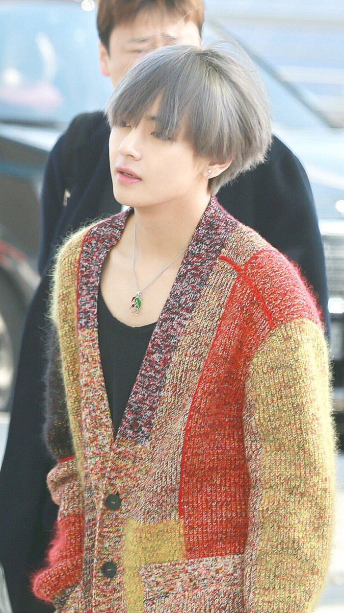 taehyung’s airport fashion - a thread: