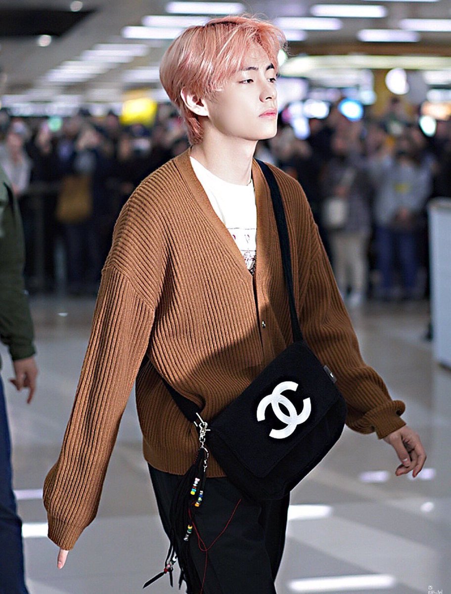 taehyung’s airport fashion - a thread: