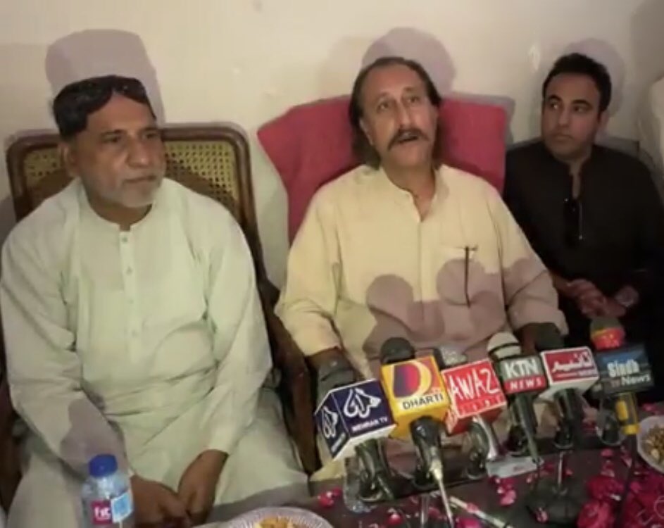 PPPKamberSdkot's tweet photo. #WARRAH : (11 APRIL 2021) General Secretary PPP District Kamber Shahdadkot Haji Muhammad Punhal Soomro Sb alongside PPP MPA Nawabzada Mir Nadir Ali Khan Magsi briefing media regarding ongoing Political situation. https://t.co/WHBobT4Ies