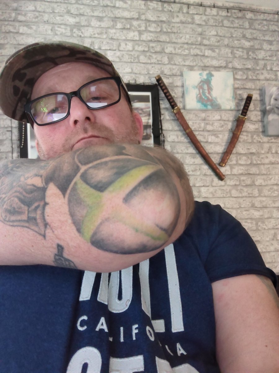 Tacit_Blade's tweet photo. gamers and streamers show us those gaming tattoos @Xbox @glimesh @WatchBrime @Twitch @FacebookGaming @YouTube @THETAtv @trovolive @GearsofWar @assassinscreed @Ubisoft @GhostRecon 
#inkedgamer https://t.co/jBnK5lFBXq