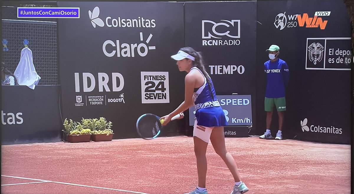 JorgeLPintoA's tweet photo. Aquí pegados al televisor viendo a nuestra campeona @CamiOsorioTenis, ¡vamos por el triunfo! #JuntosConCamiOsorio 🇨🇴 https://t.co/TuRpZUbuqO