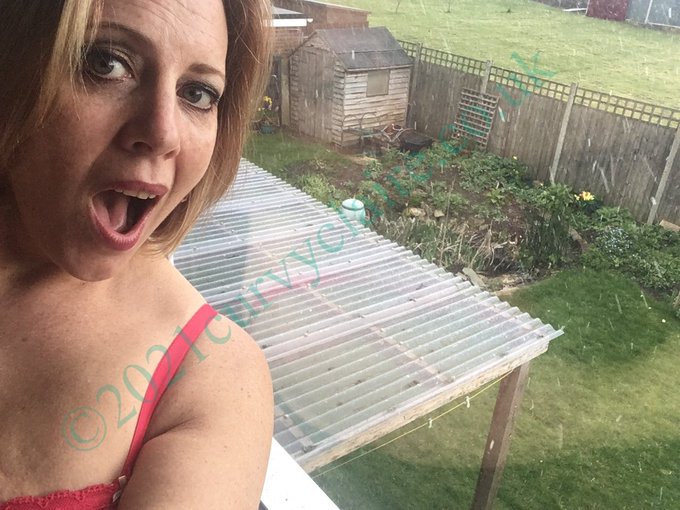 Can&rsquo;t believe it&rsquo;s snowing on my birthday in April!!!! https://t.co/nqJVQUxGd1<a href="/tag/christmas"class="tags"><span>#christmas</span></a>