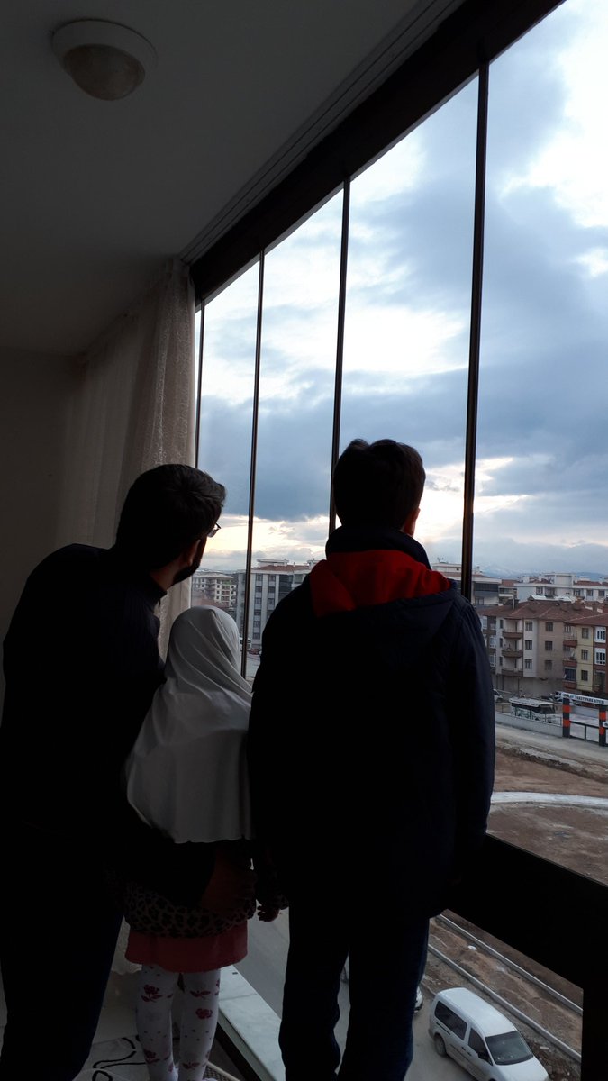ahmetceran19861's tweet photo. “(O sayılı günler), insanlar için bir hidayet rehberi, doğru yolun ve hak ile batılı birbirinden ayırmanın apaçık delilleri olarak Kur’an’ın kendisinde indirildiği Ramazan ayıdır.
#DeğerlerineSarıl​ 
#Ramazan1442 
#HilaliGözetliyoruz https://t.co/sz1jys57w5