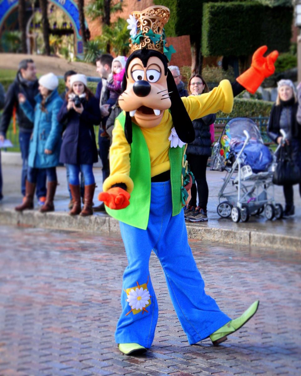 CharactersPBlog's tweet photo. «Spring fever, It comes to everyone!
Spring fever, It's time for fun» 🌸✨🎶
Like our pal Goofy, this spring, are you in a gardening mood already?
#disneyclassics #DisneyThrowbacks #disneylandparis #DisneyParks #disneycharacters #goofy #springtime #sunnyday #springfever https://t.co/qslOtlKRSq