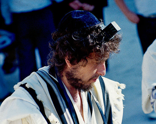 This changes in the Year 1983, when Dylan's older son, Jesse, did his Bar Mitzvah in Israel. During this time Dylan distanced himself from Christianity, and he embraced his Jewish roots.